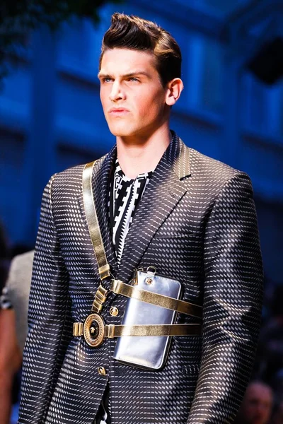 Look 39